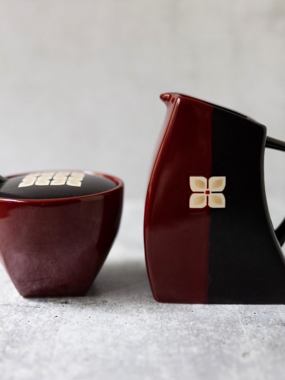 Pfaltzgraff Eastside Black Red Geometric Sugar Creamer Pitcher 2006-2011 EUC
